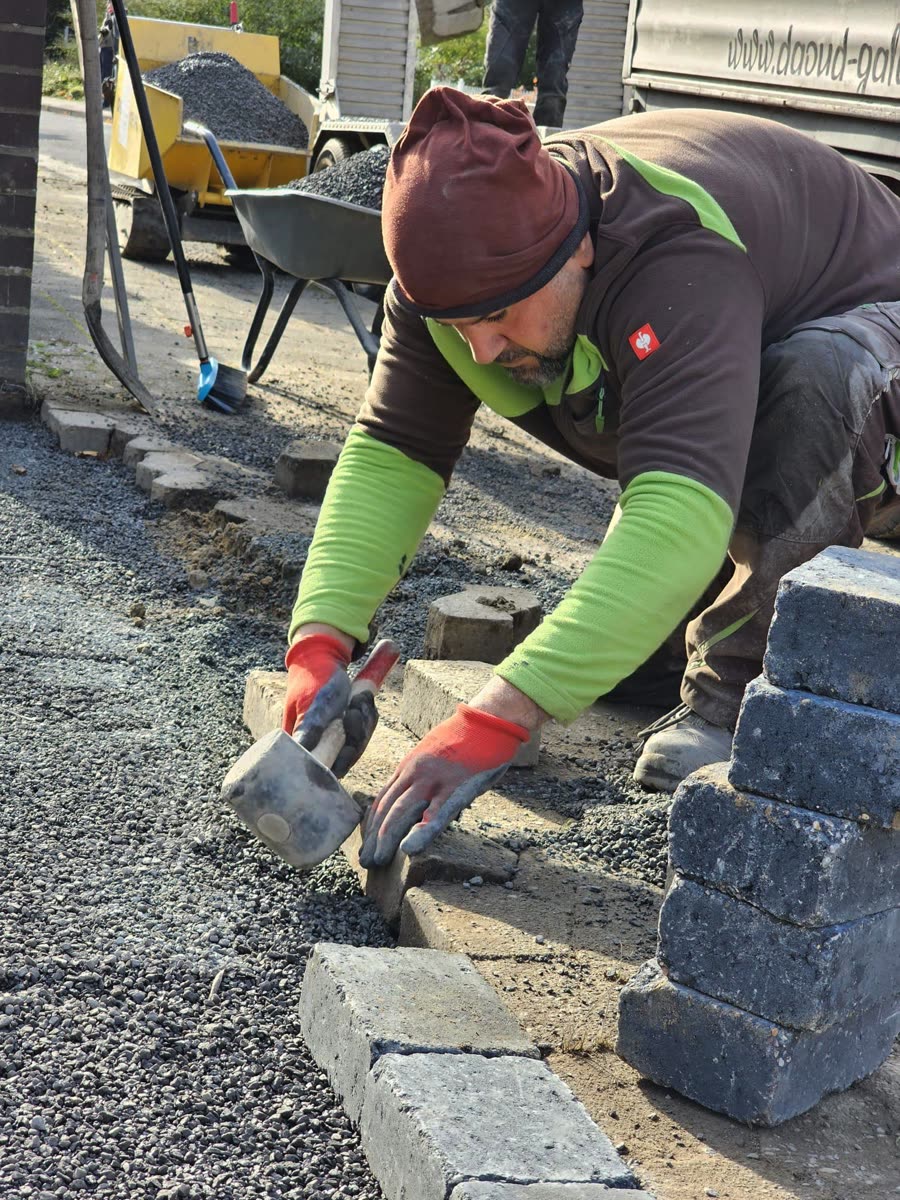 Bazid Daoud auf einer Baustelle